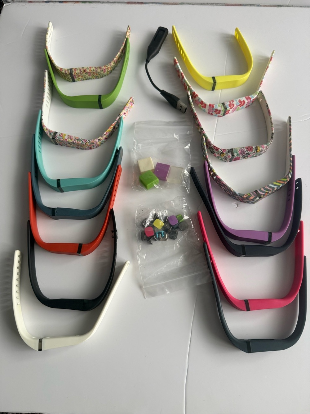 Fitbit Flex Lot With Fitbit Charger And 16 Bands/accessories
